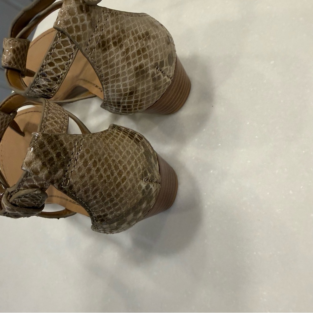Coach T-Strap Ingrid Wedge Sandals Natural Snakeskin Print Women's Sz 8.5 B NIB - Picture 7 of 10